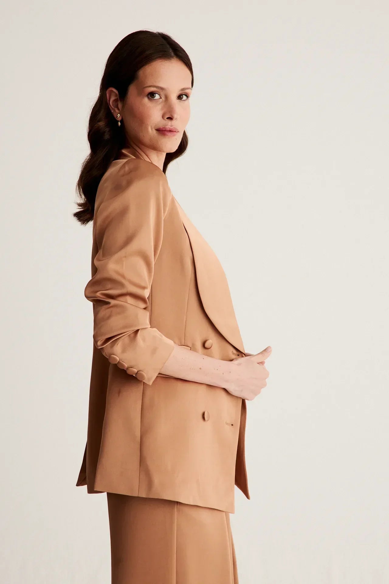 Se puede llevar look largo en eventos de día