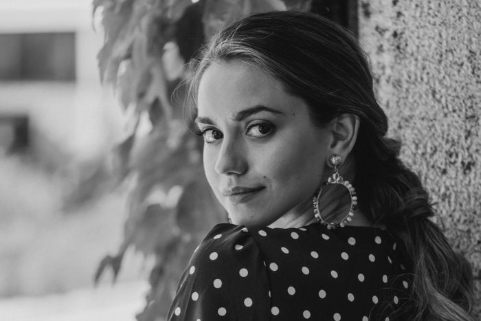 Una invitada con lunares y detalles tutti-frutti - Bruna