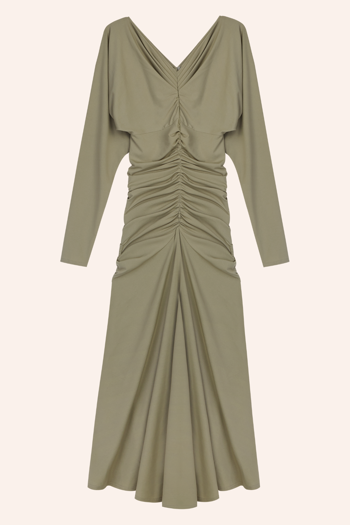 Vestido midi verde salvia con fruncidos en el cuerpo, manga murciélago y bajo asimétrico, ideal para ocasiones especiales.