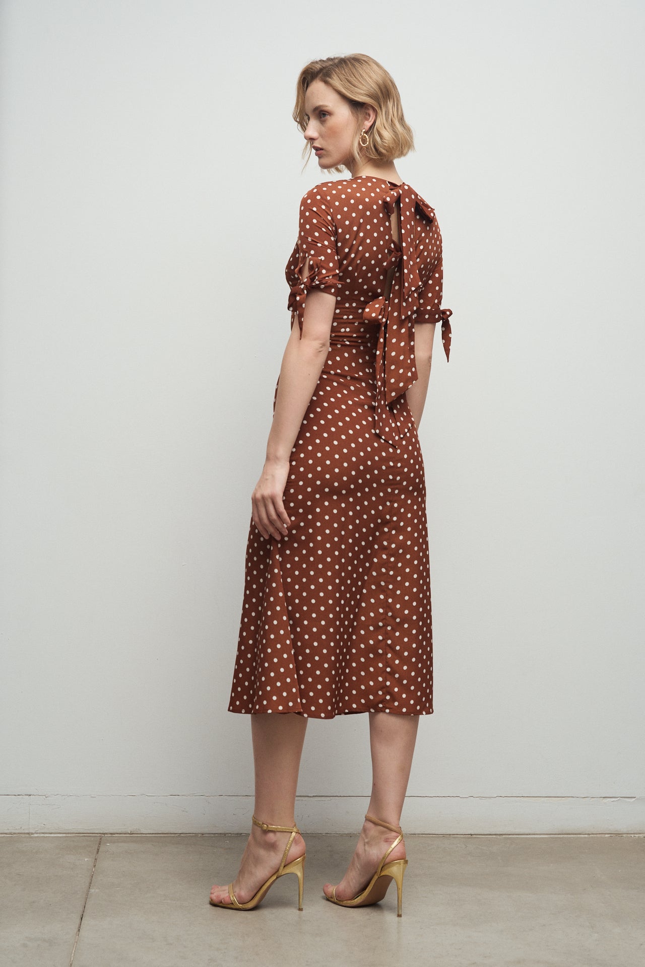 Robe à pois marron Laila · Iconiques ·