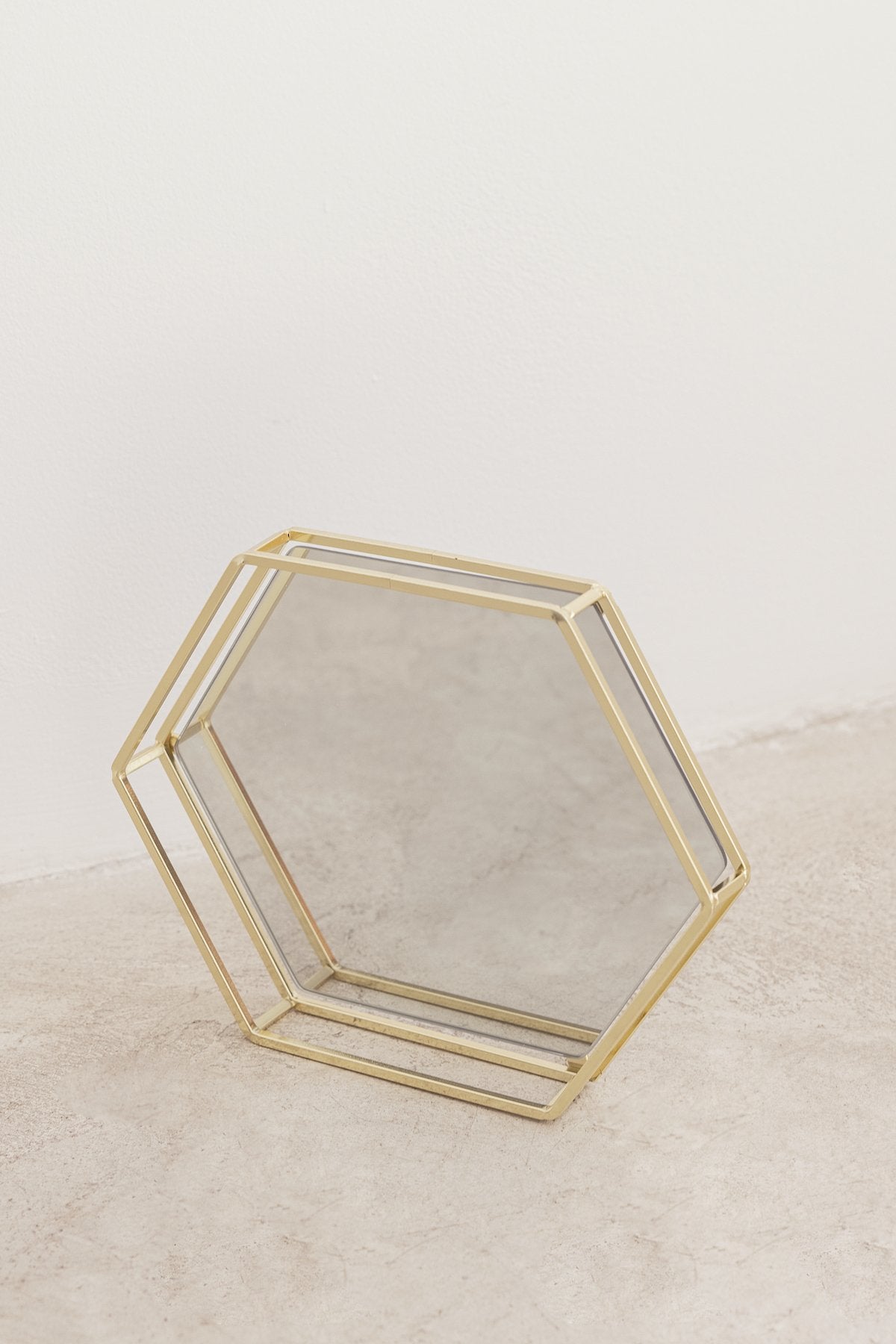 Bandeja Dorada Hexagonal · Deco · - Bruna