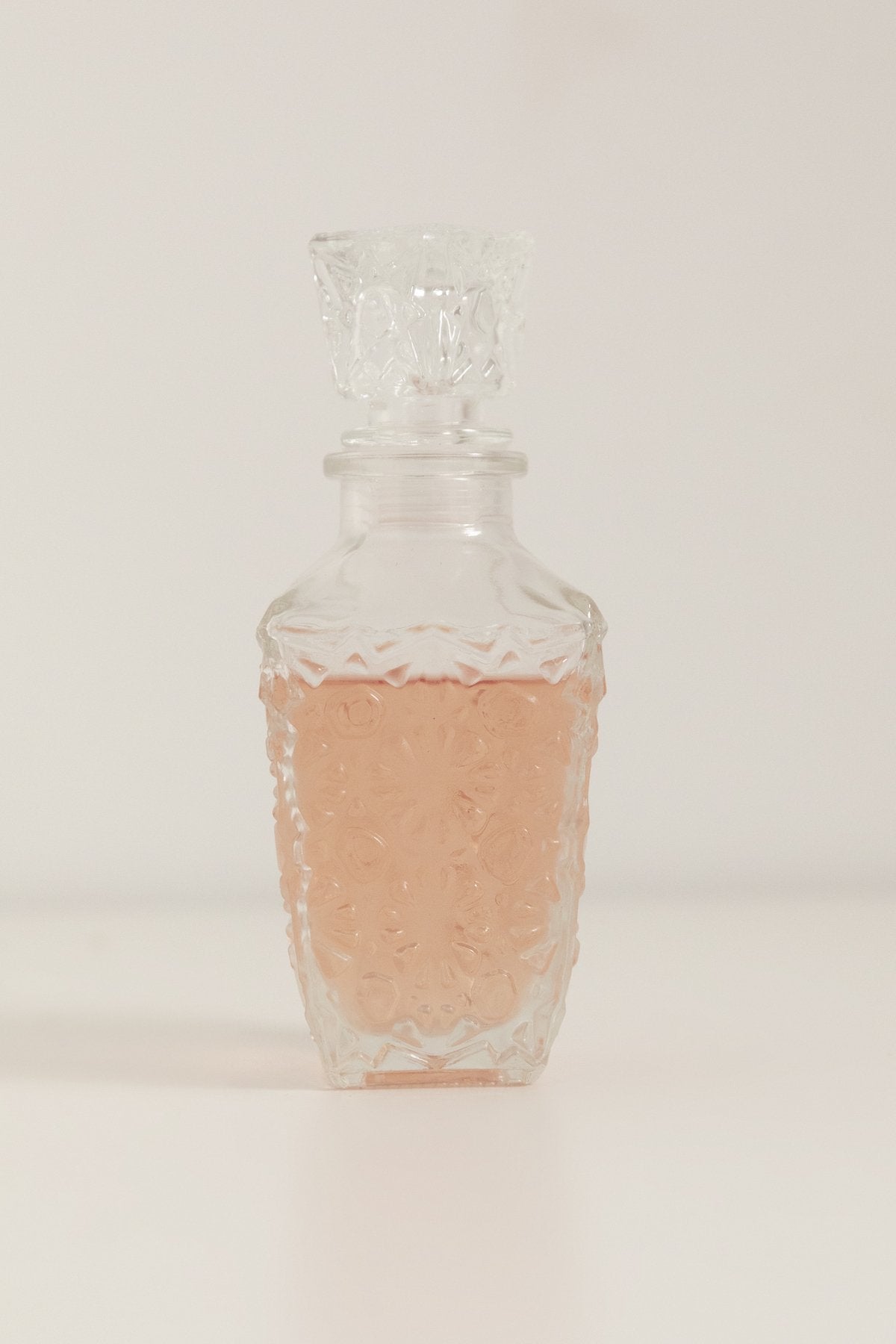 Botella / Jarron de Vidrio Tallado Pequeño Galatea · Deco · - Bruna
