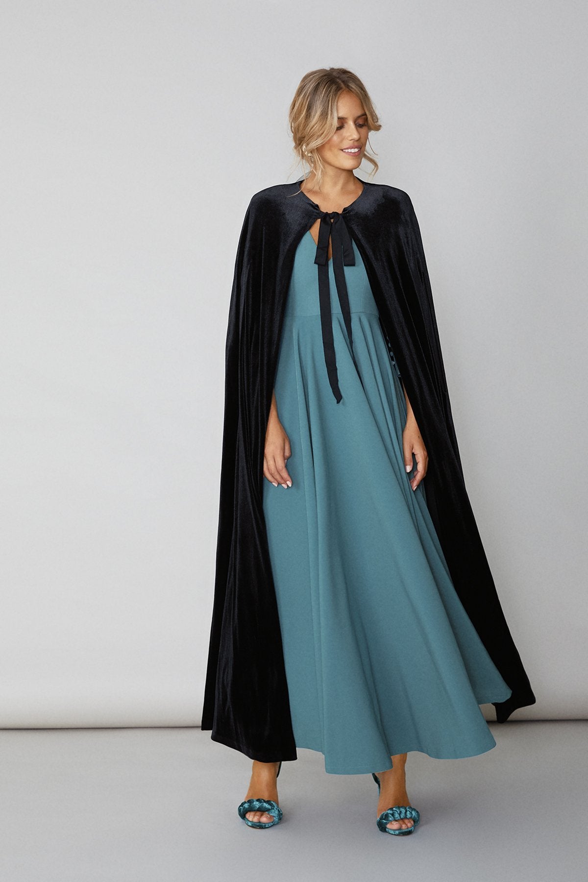 Capa Terciopelo Margaret · Lady B · - Bruna