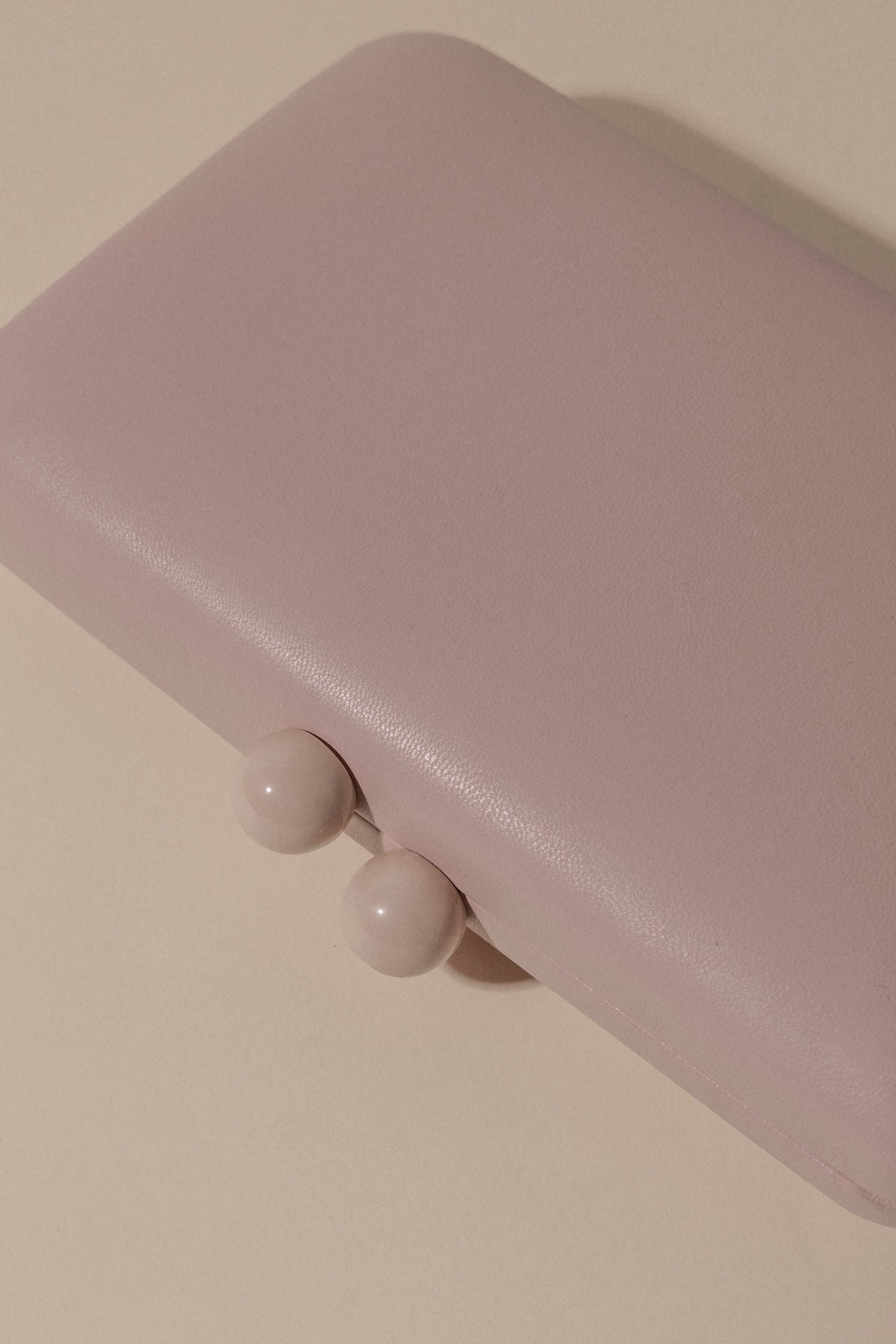 Clutch Bolitas Sweet Pink · Alegoria · - Bruna