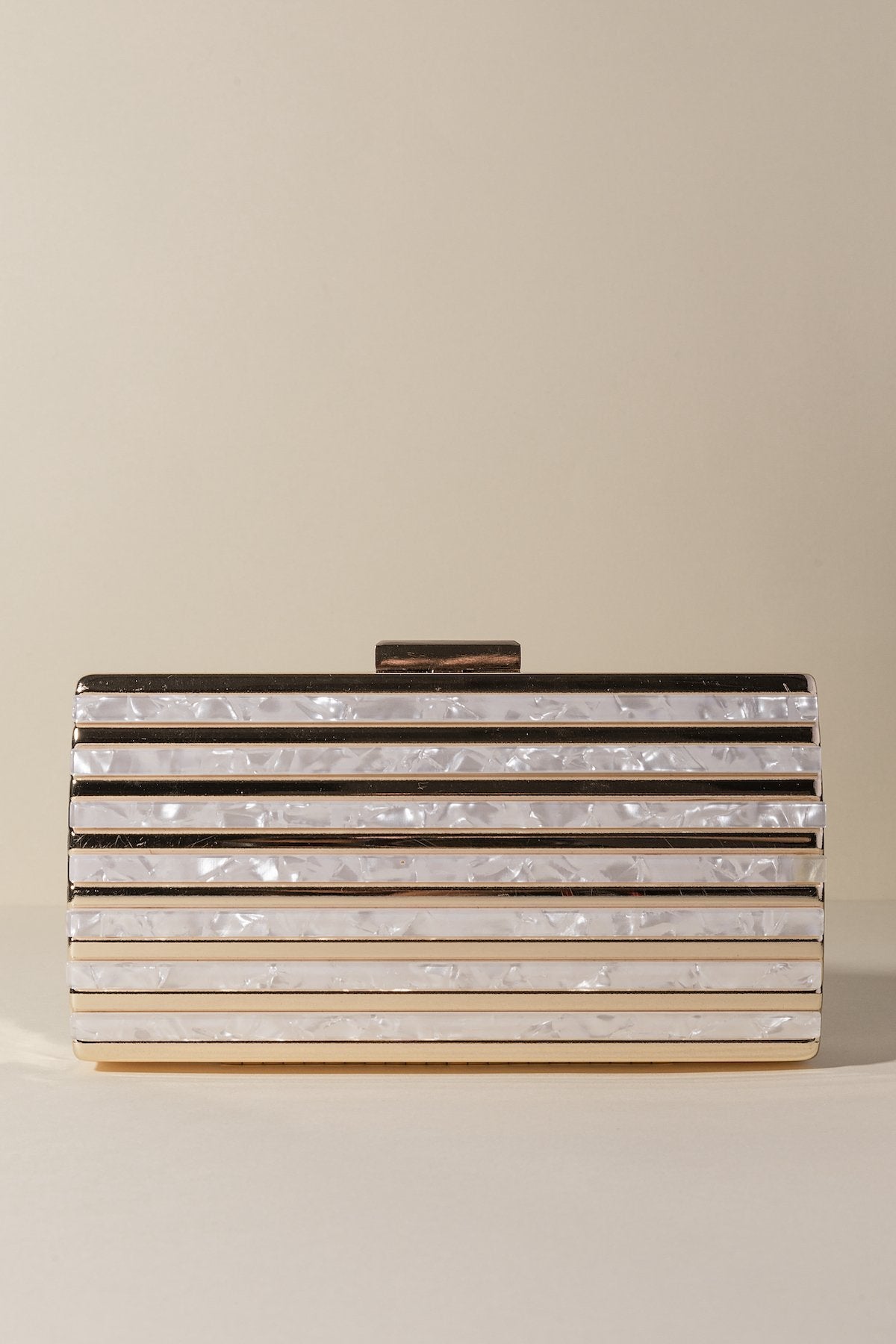 Clutch Box Daisy · Rivera · - Bruna