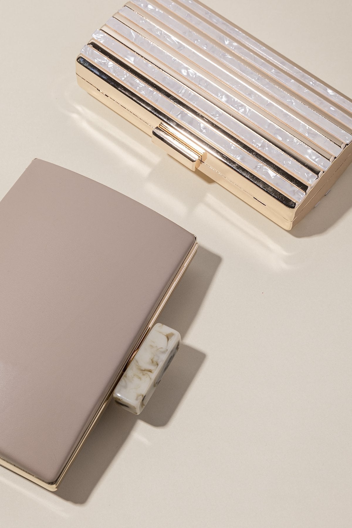 Clutch Box Daisy · Rivera · - Bruna