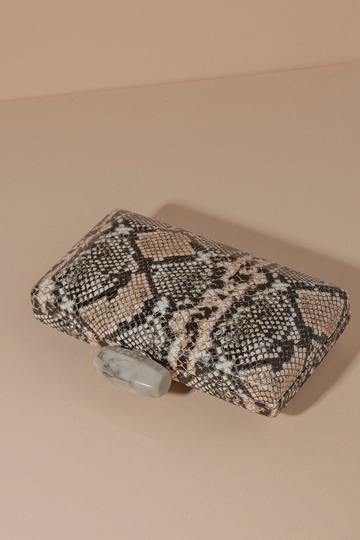 Clutch Box Lawrence Toffee · L´Avenue · - Bruna