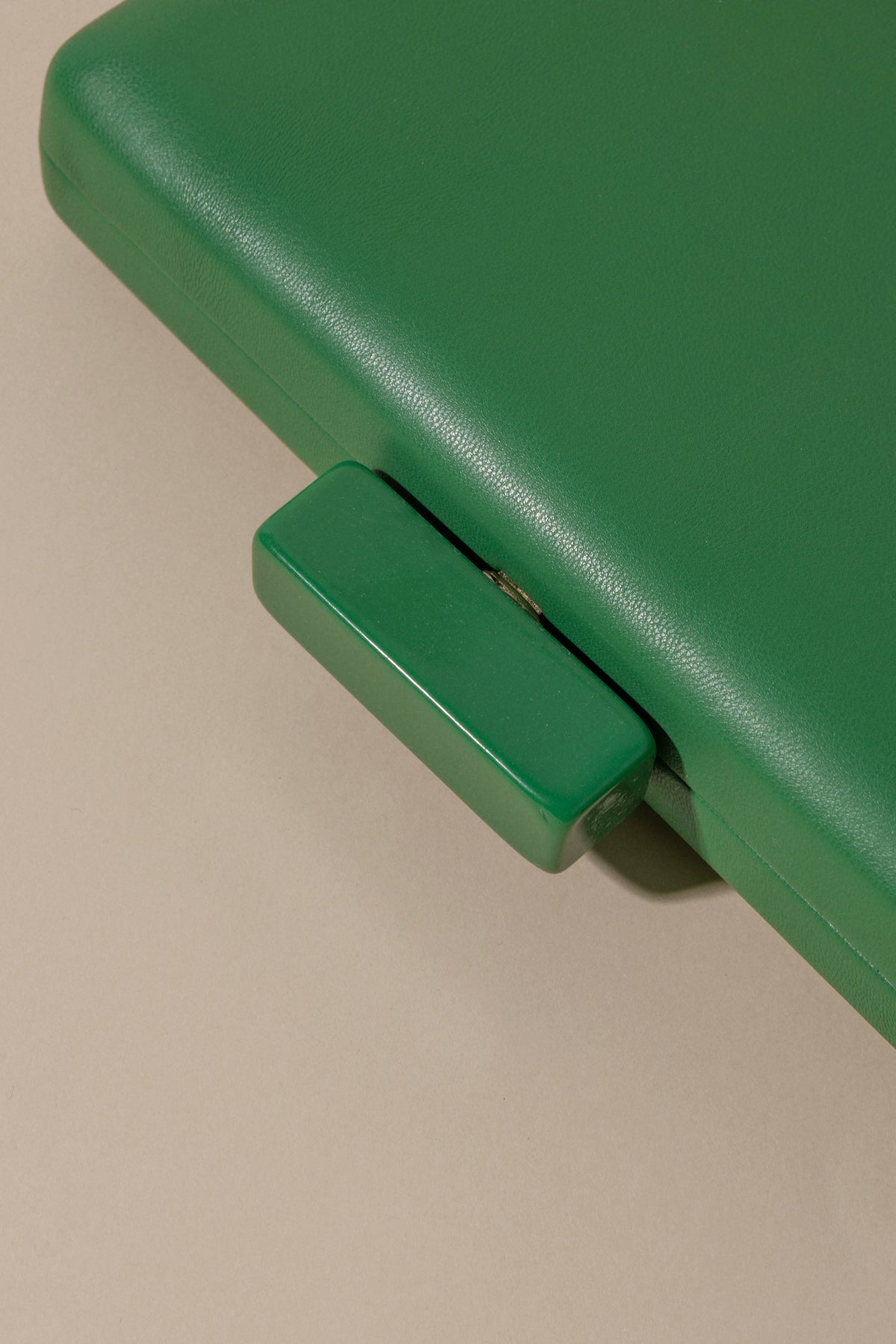 Clutch Candy Grass · Alegoria · - Bruna