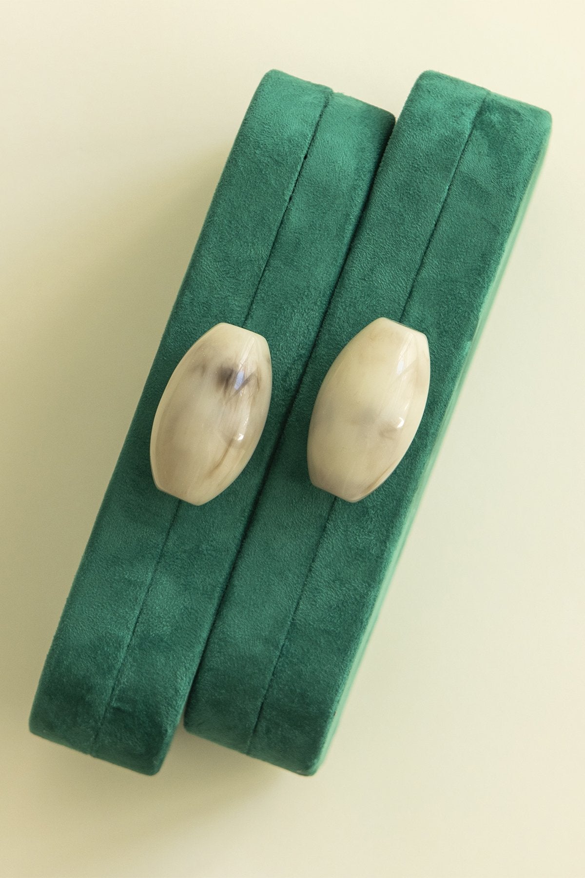 Clutch Ipanema Suede Esmeralda · Ipanema · - Bruna