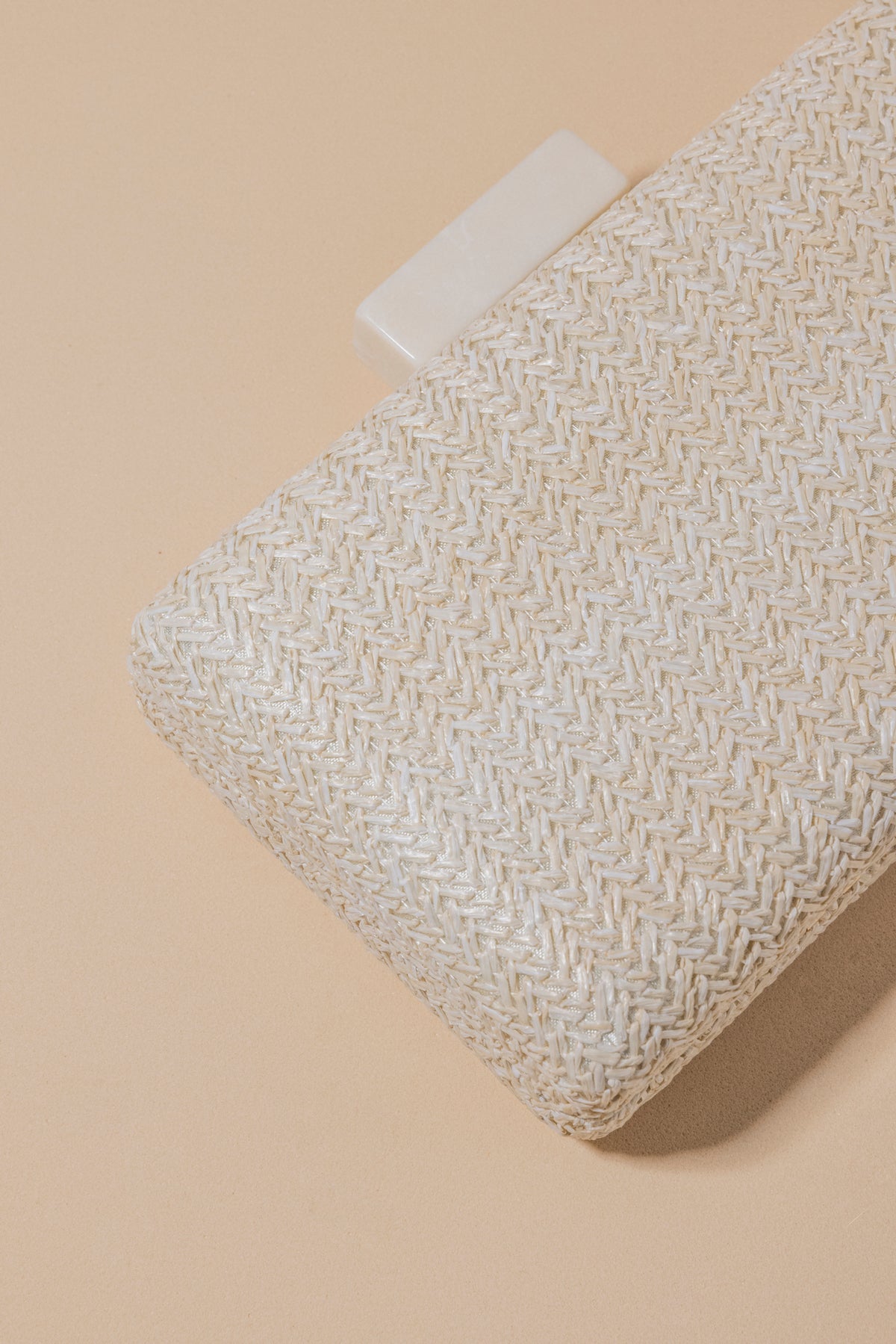 Clutch Knitted Hueso Crema · Wisteria · - Bruna