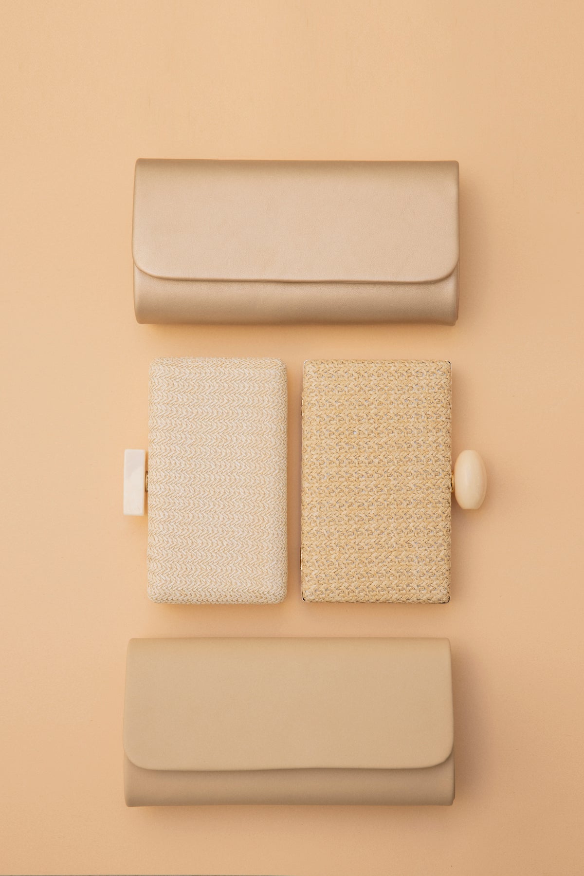 Clutch Mia Beige · Wisteria · - Bruna