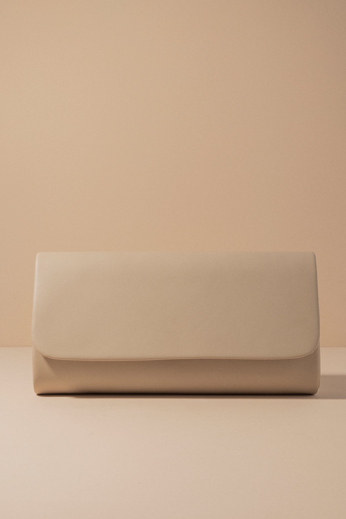 Clutch Mia Beige · Wisteria · - Bruna