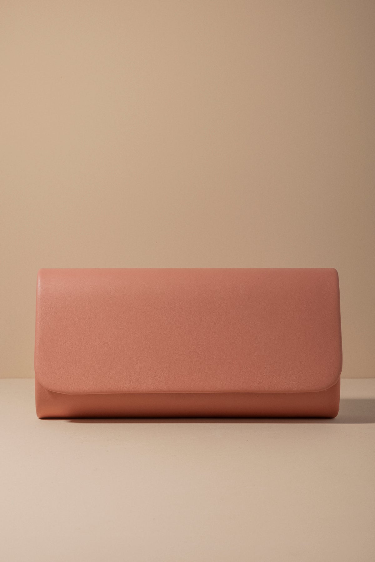Clutch Mia Coral · Wisteria · - Bruna