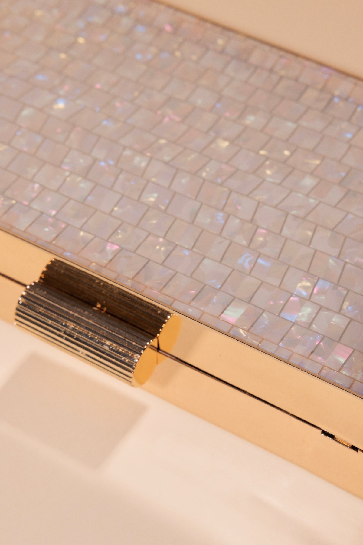 Clutch Mosaic Nacar · Muse · - Bruna