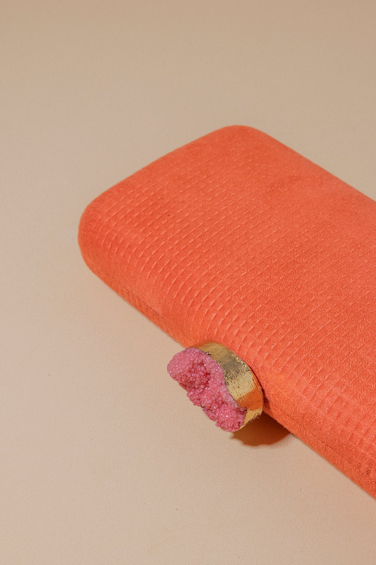 Clutch Pia Coral · Wisteria · - Bruna