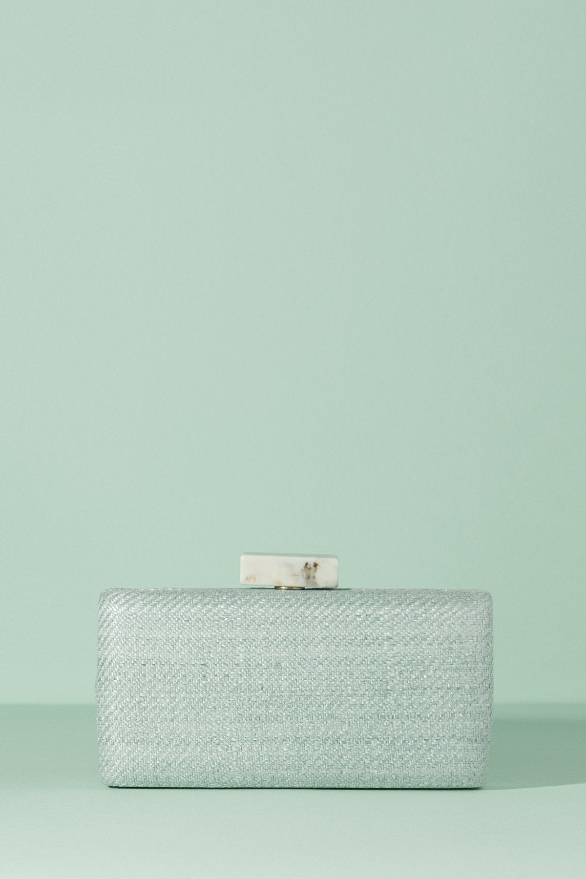 Clutch Slim Rafia Hueso Menta · Pretty in Pink · - Bruna