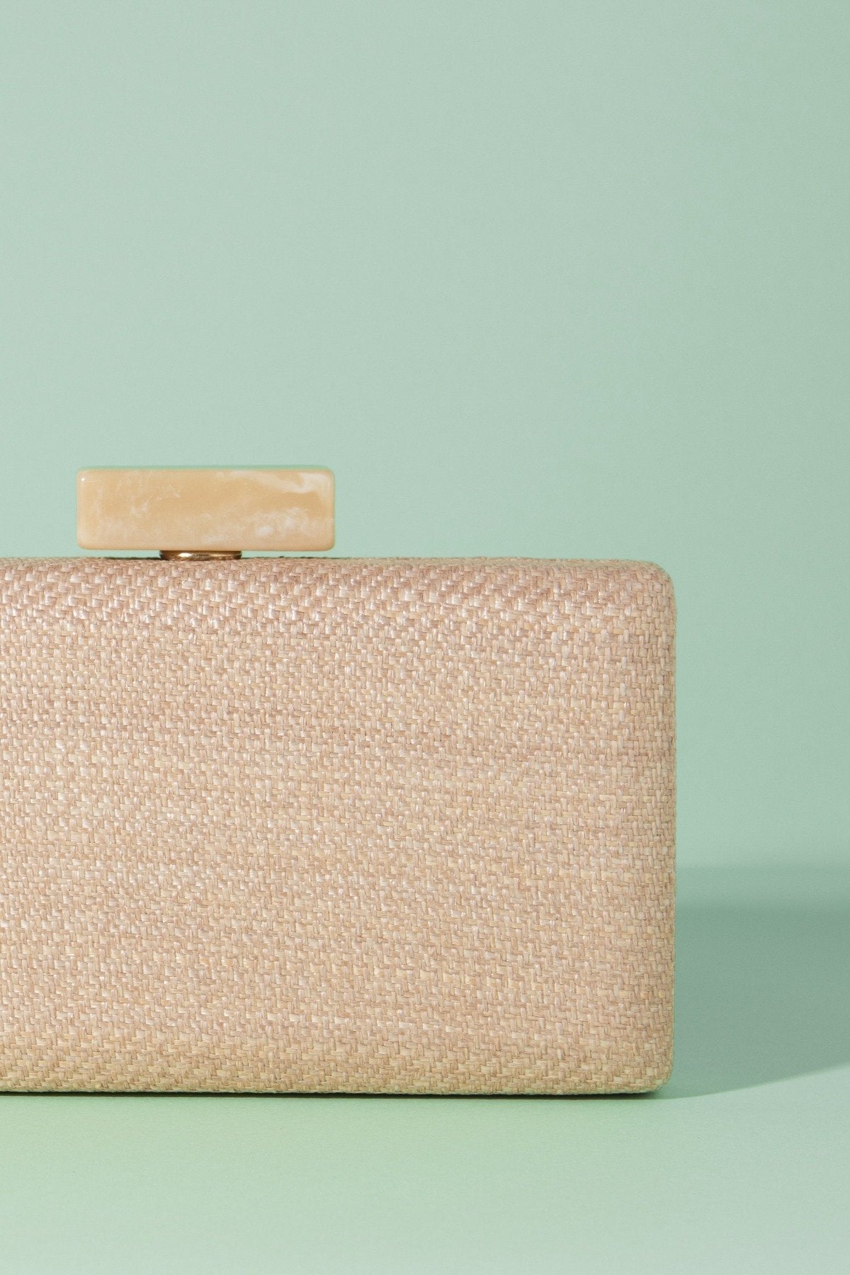 Clutch Slim Rafia Hueso Tostado · Pretty in Pink · - Bruna