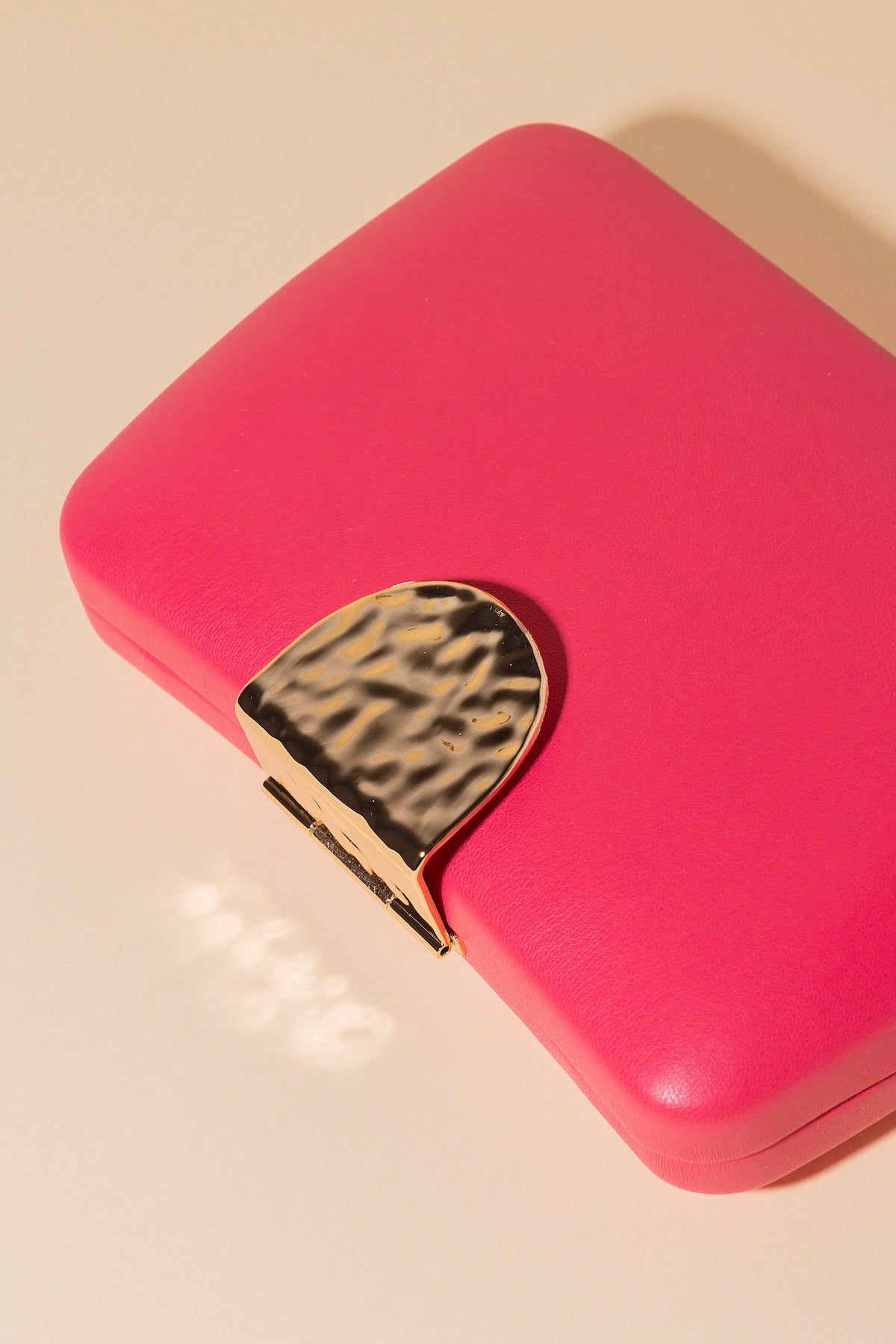 Clutch Zia Fucsia · Hamptons · - Bruna