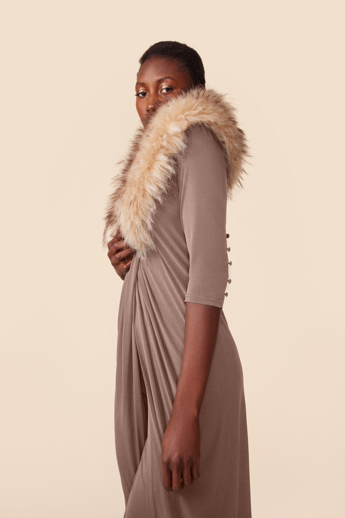 Conjunto Kala Taupe · Alegoria · - Bruna