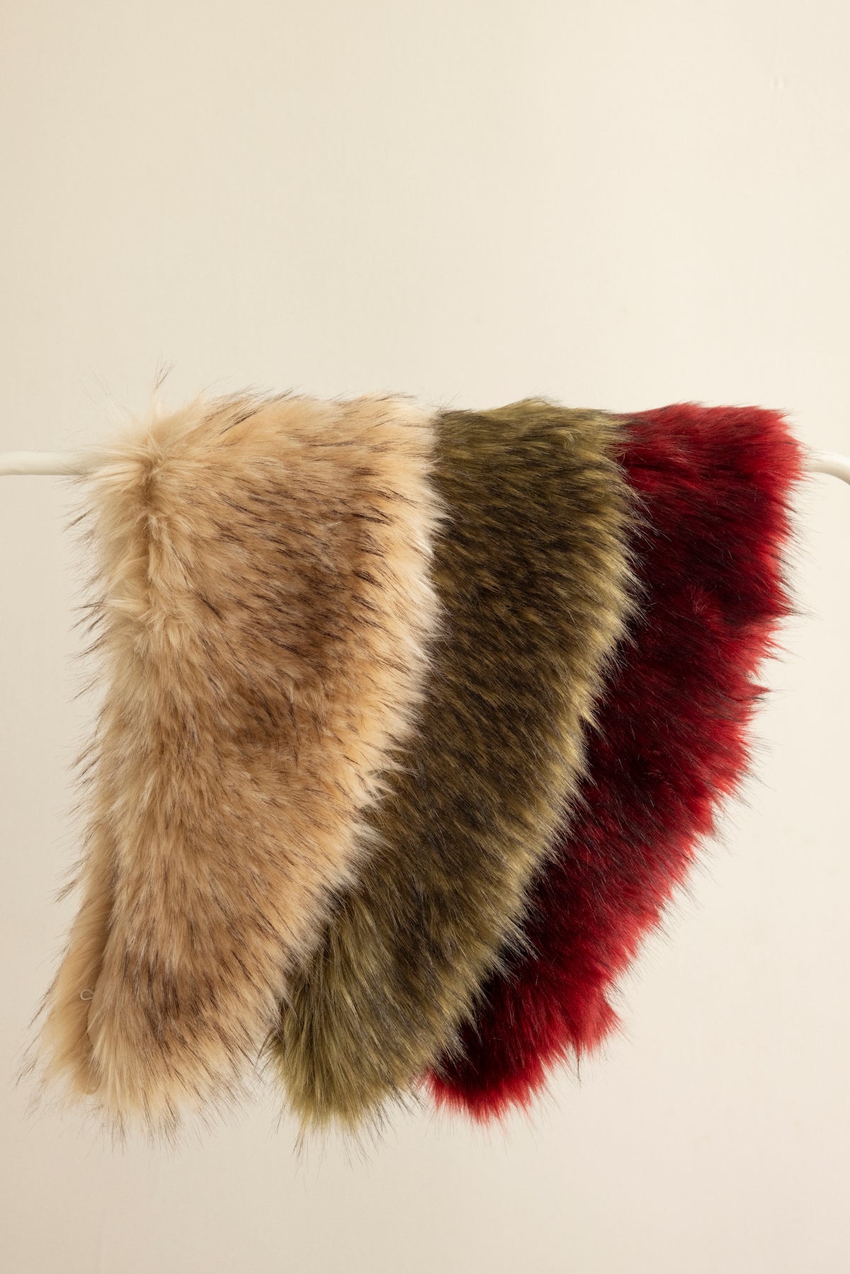 Estola Leah Beige · L´Avenue · - Bruna
