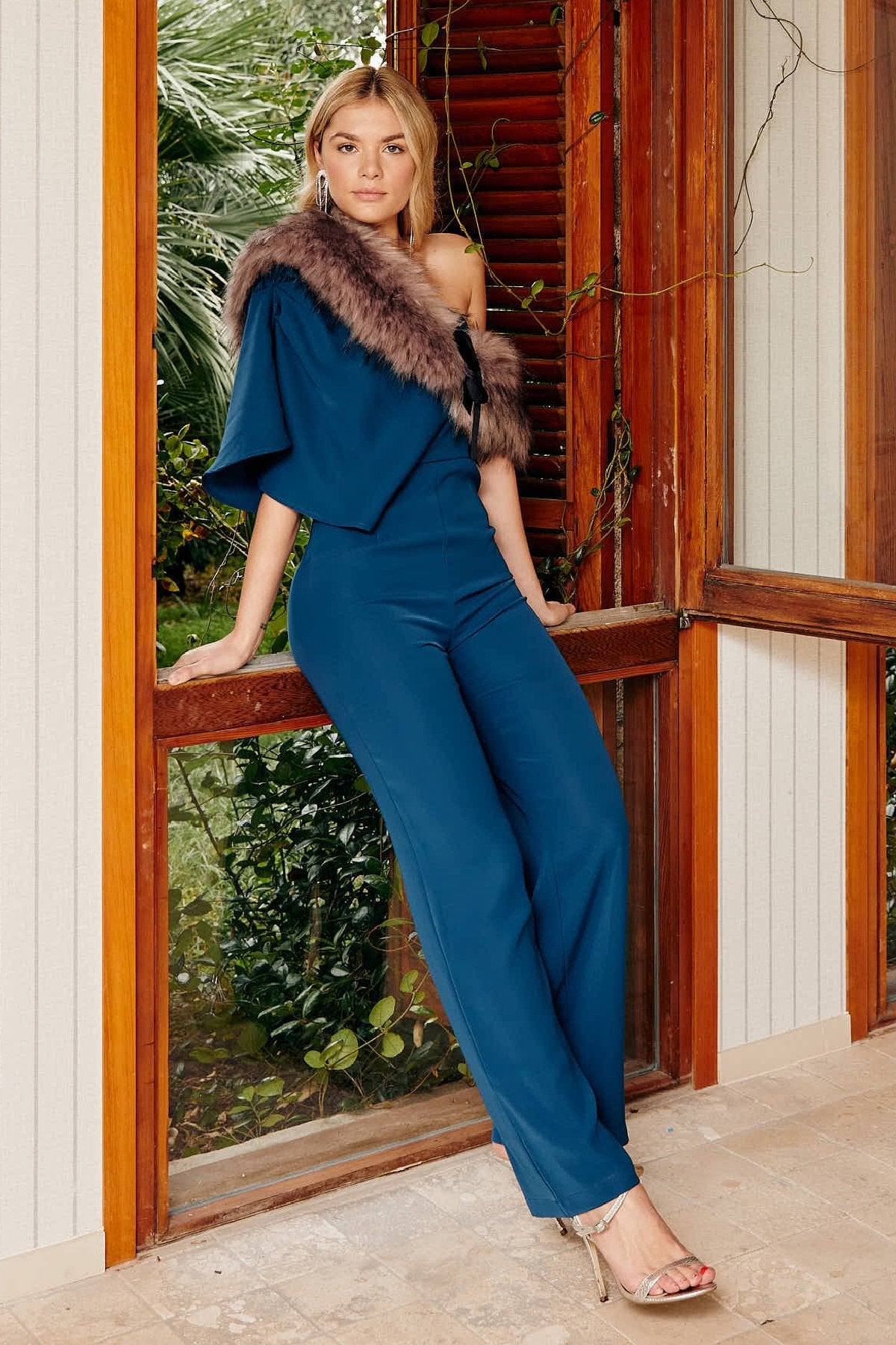 Estola Leah Gris · Alegoria · - Bruna