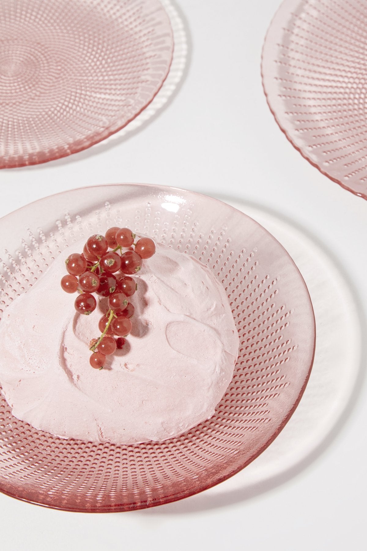 Juego de 6 Platos postre vidrio fresa Dots · Deco · - Bruna