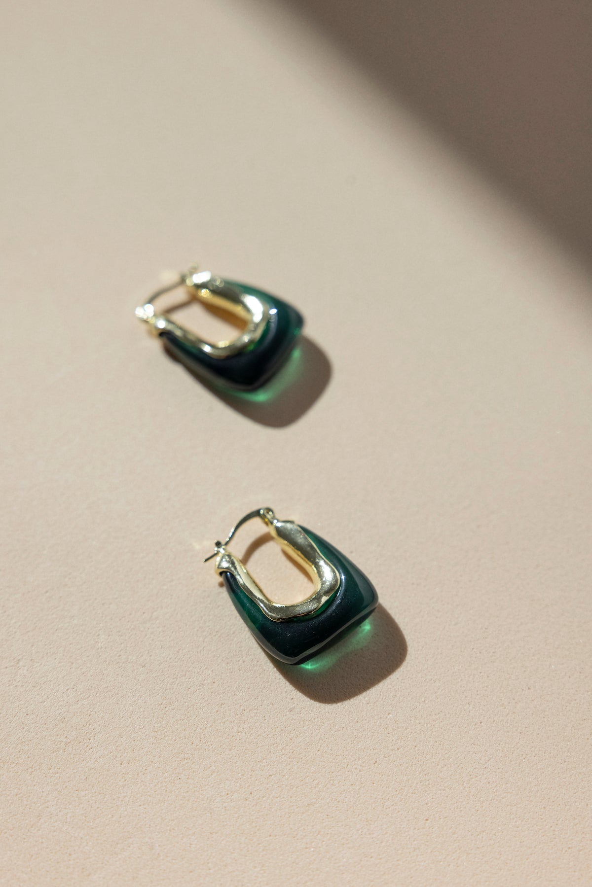 Pendientes Glossy Diana Emerald · Wisteria · - Bruna