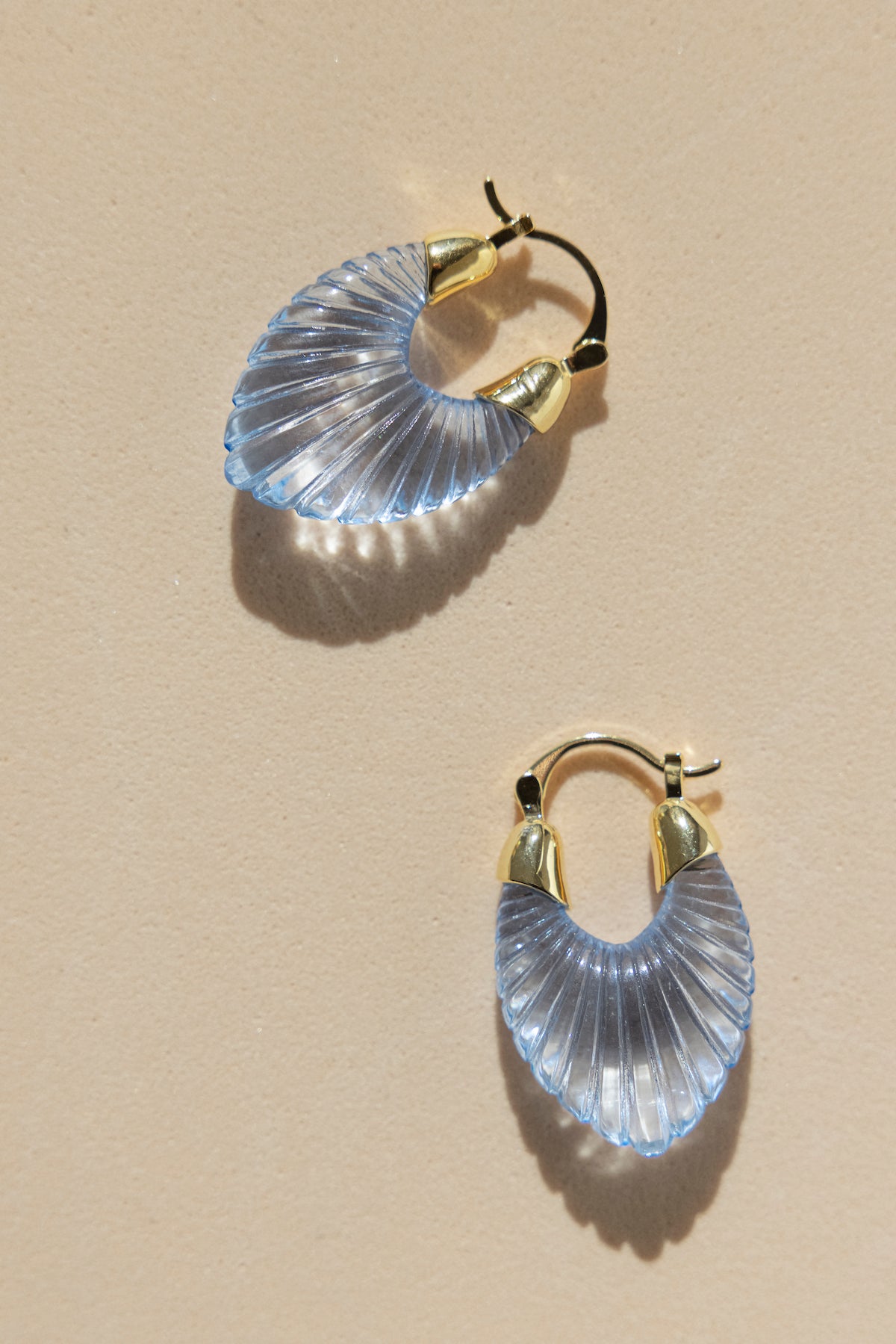 Pendientes Glossy Shell Blue · Wisteria · - Bruna