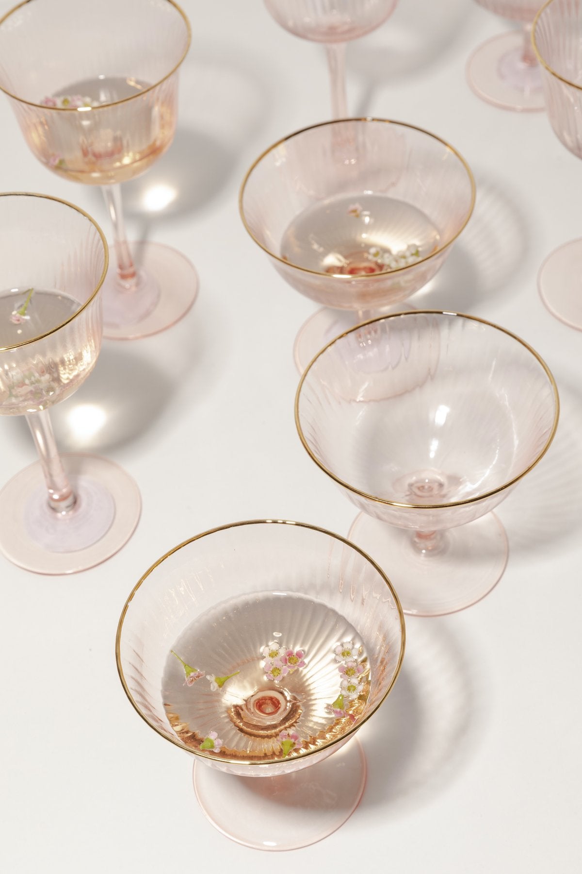 Set de 4 Copas de Champagne Rosa con filo dorado · Deco · - Bruna