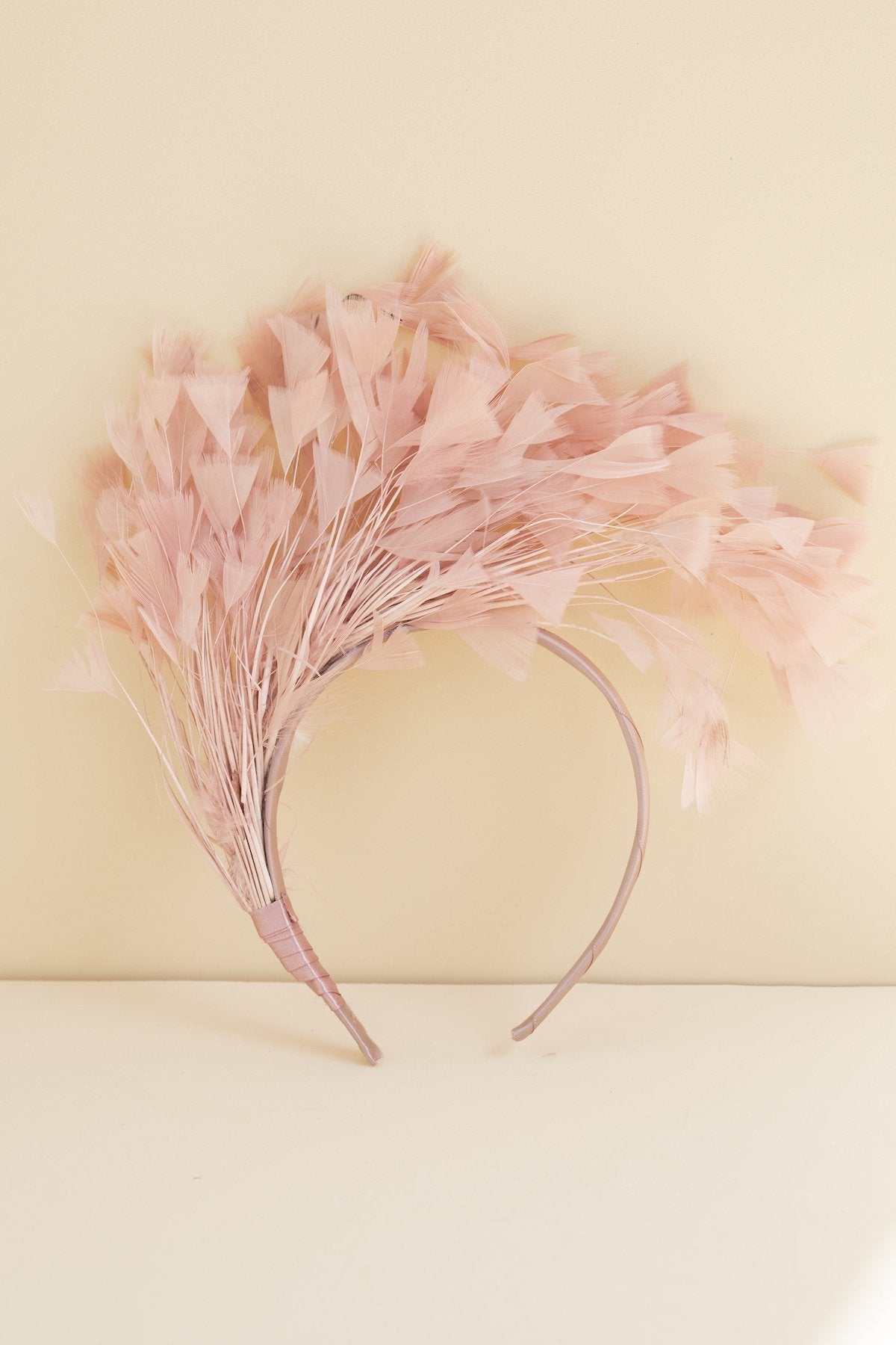 Tocado Diadema Origami Rosa · Ipanema · - Bruna
