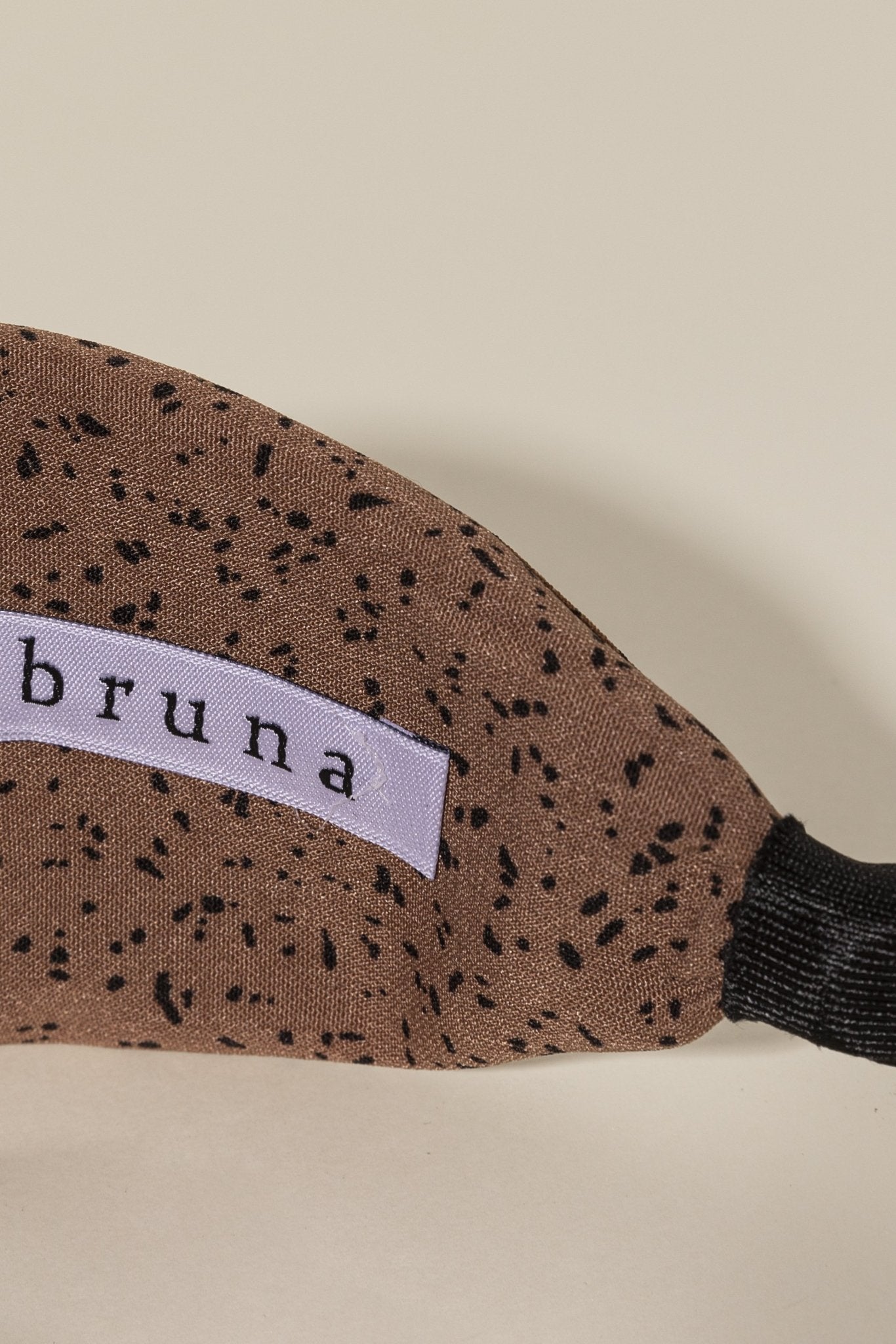 Turbante Manchitas Toffee/Negro · Rivera · - Bruna