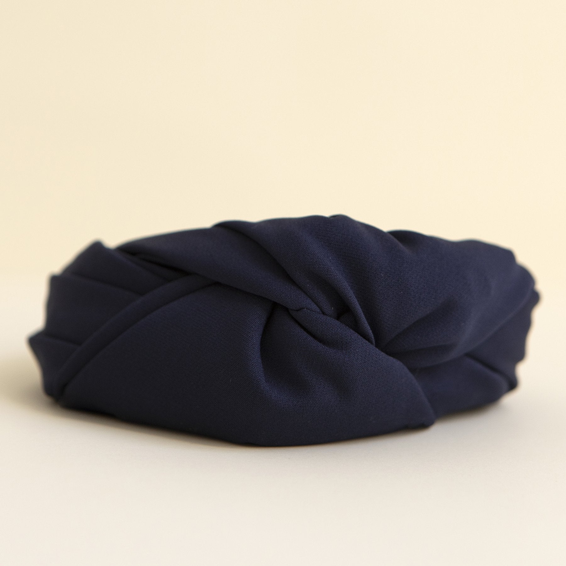 Turbante Nudo Azul Marino · Pretty in Pink · - Bruna