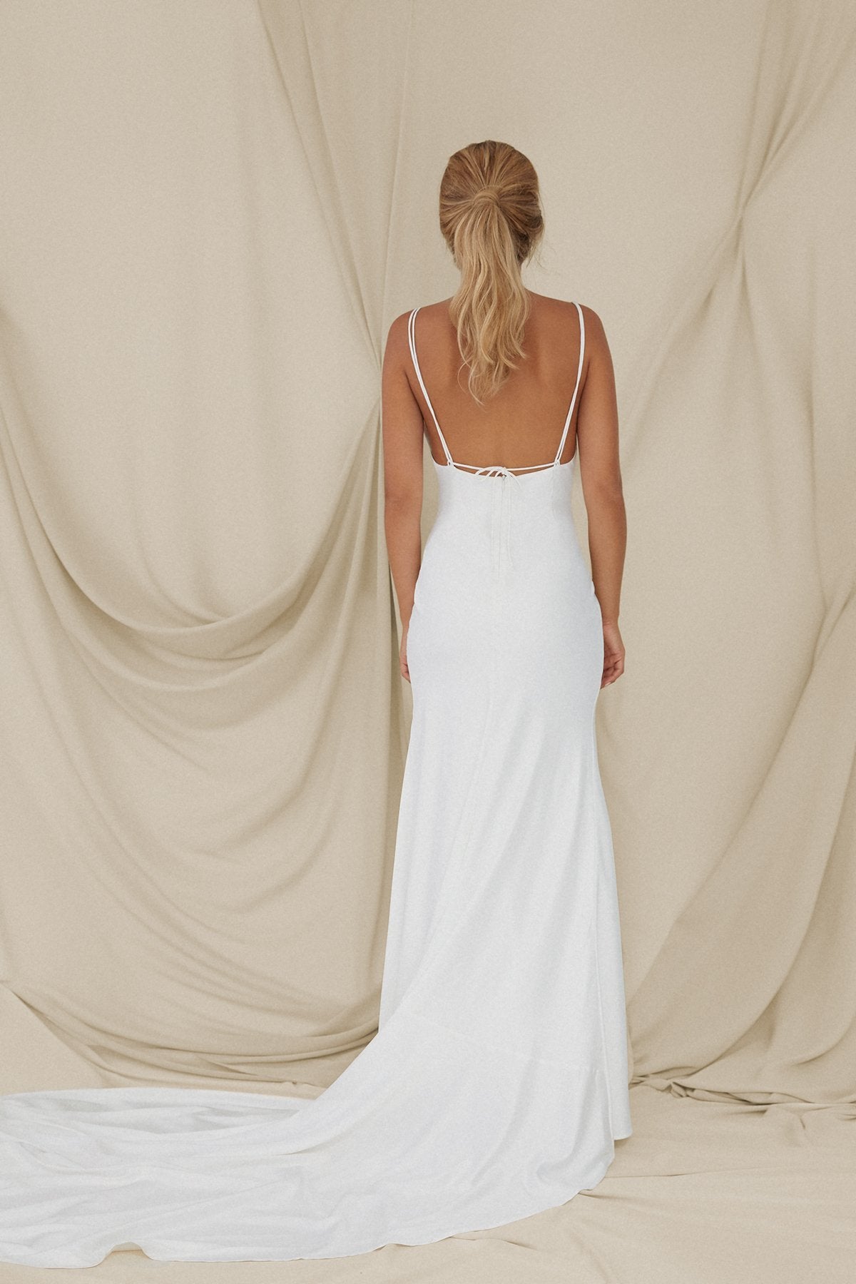 Vestido de Novia Meri · LOVE · - Bruna