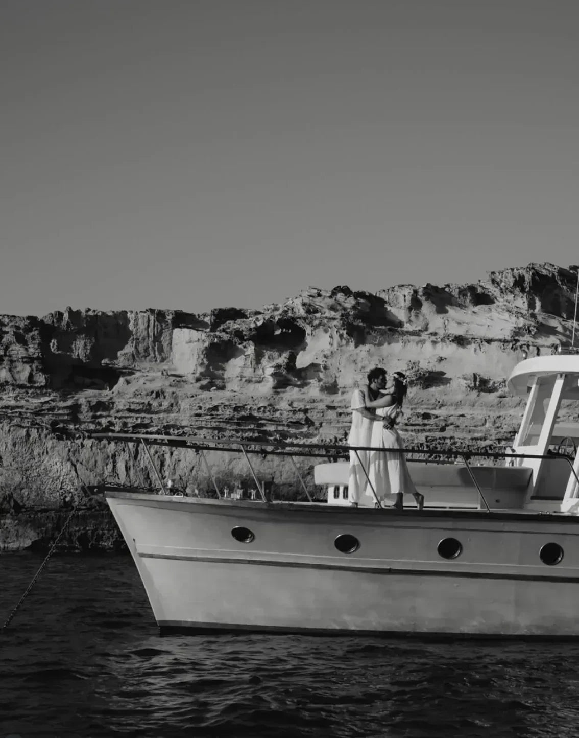 Saona: el vestido de novia que acompaña las historias de amor más auténticas