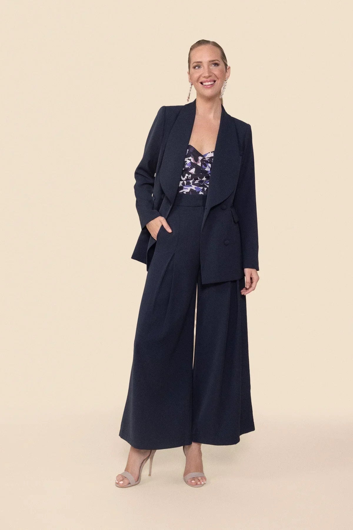 ¿Cómo vestir para una boda si no quieres llevar vestido? Alternativas para un look perfecto