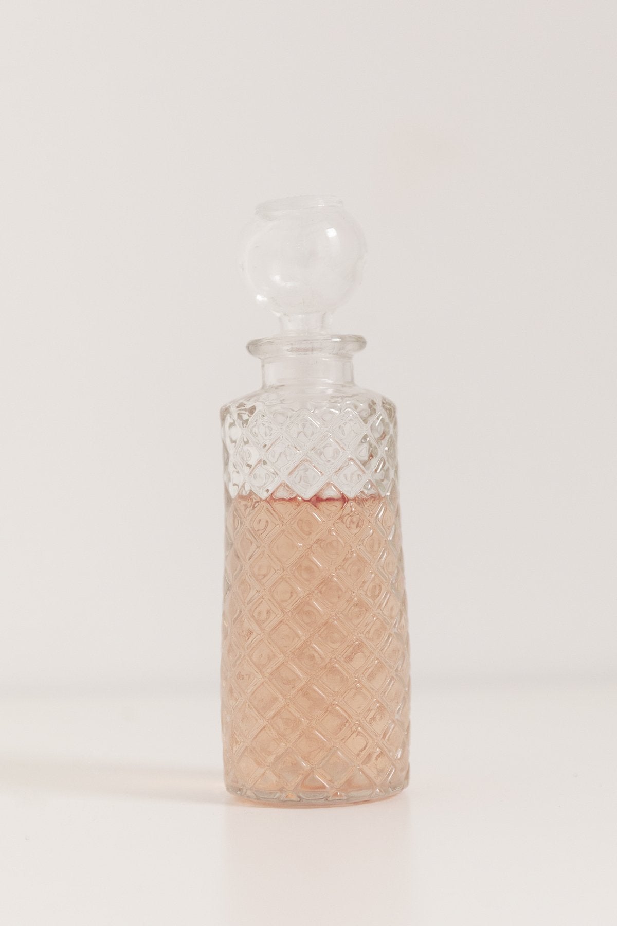 Botella / Jarron de Vidrio Tallado Pequeño Amaia · Deco · - Bruna