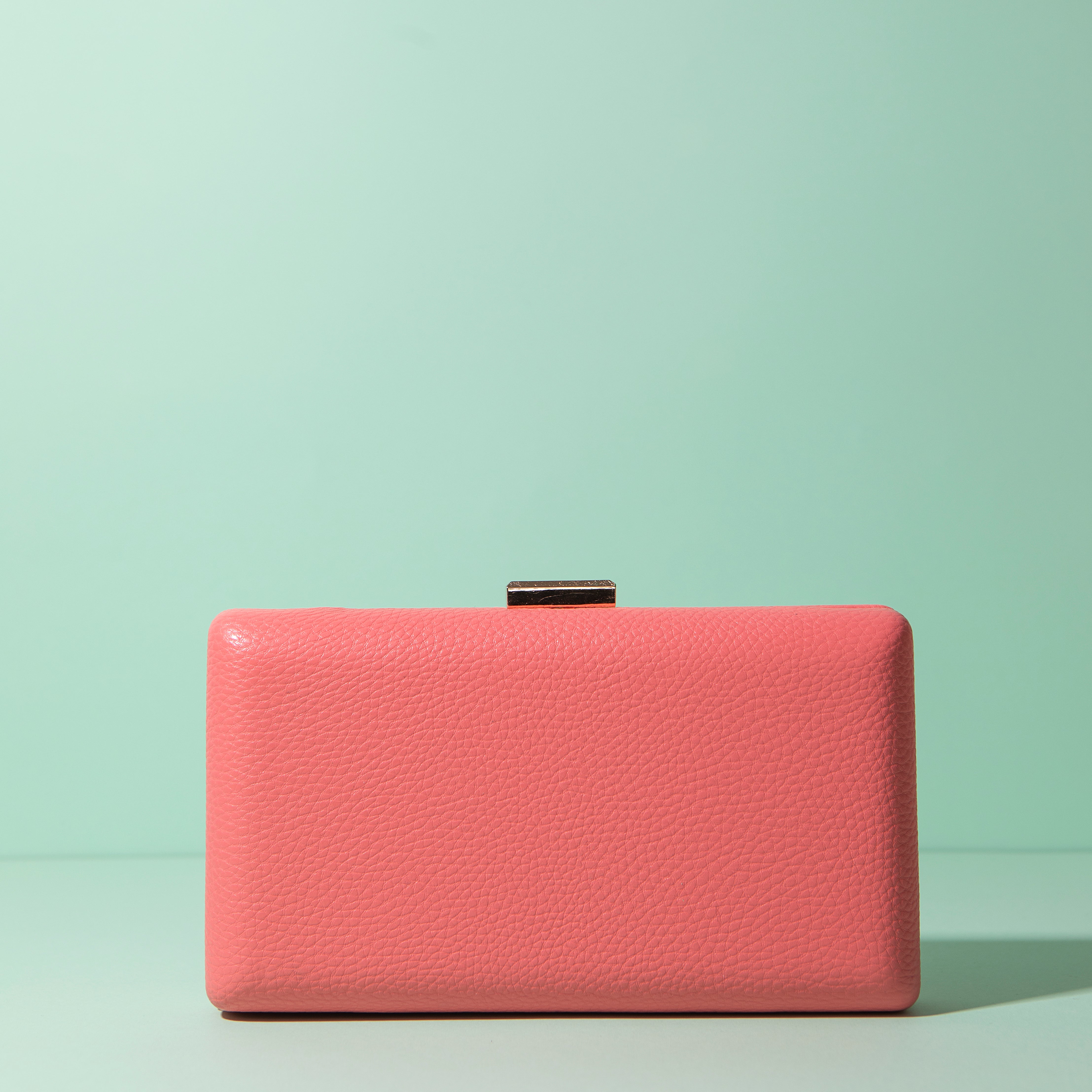 Clutch Alina Rosa Pomelo SS19 - brunacoleccion bruna invitadaperfecta invitadaboda invitadabruna boda guest wedding 