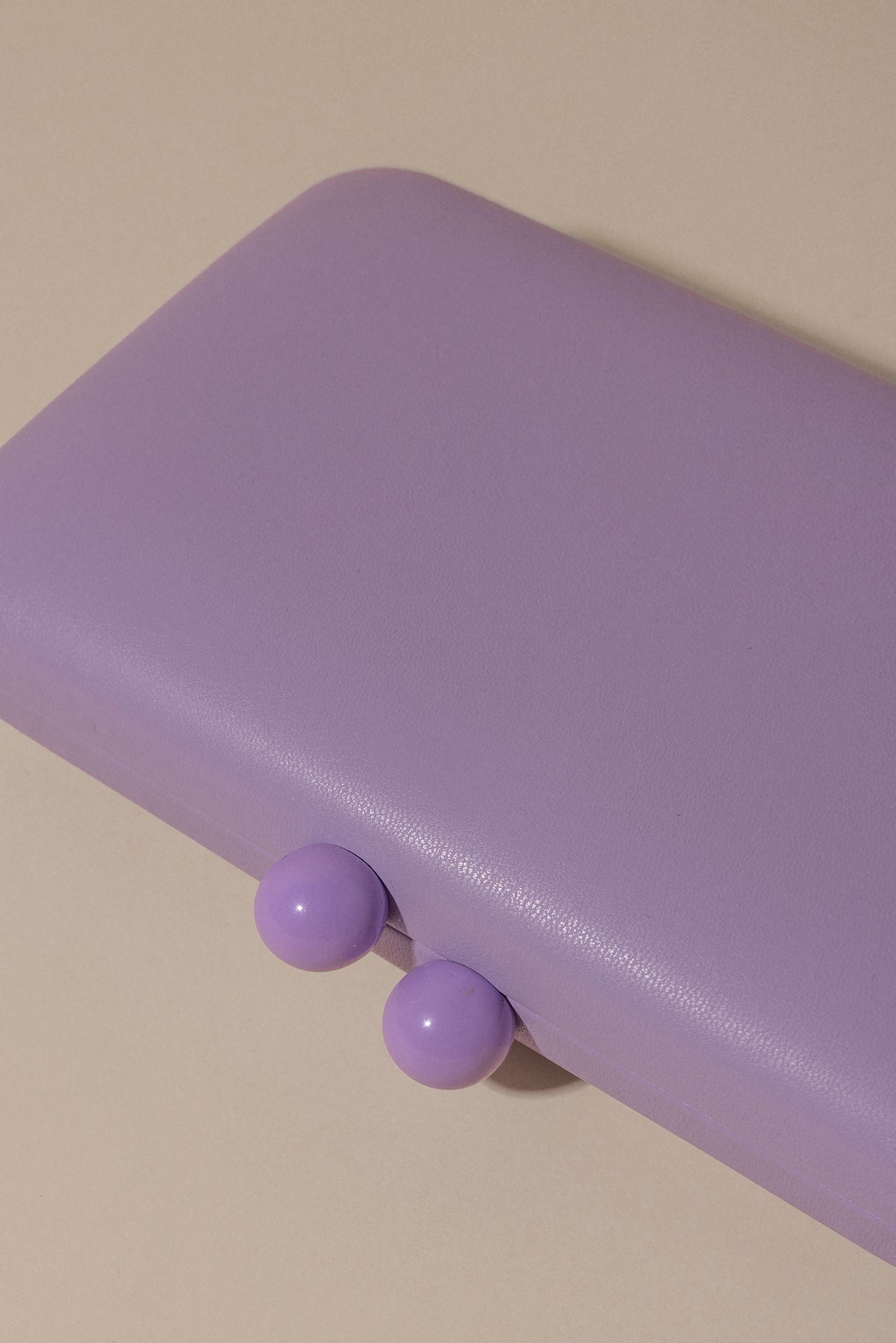 Clutch Bolitas Lila · Alegoria · - Bruna