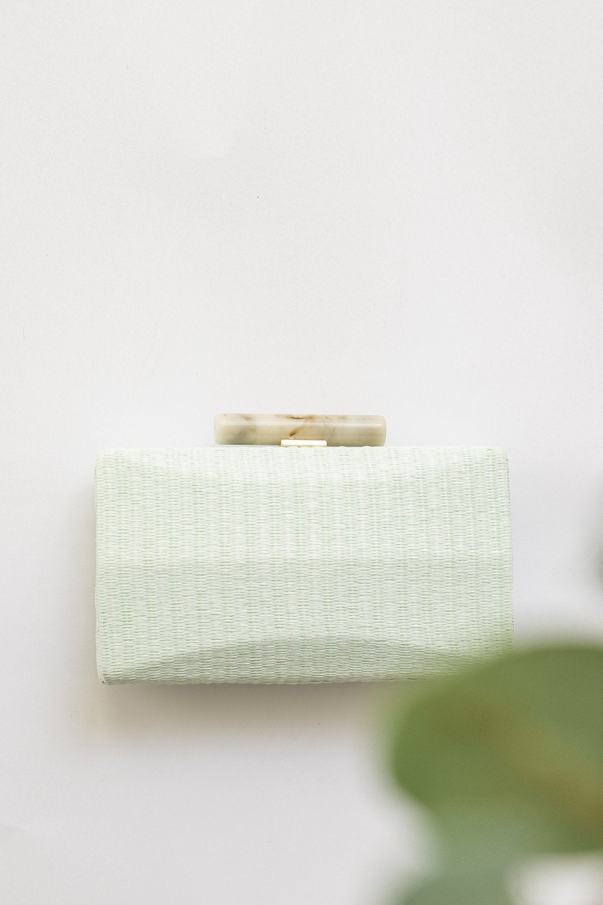 Clutch Hueso Rafia Menta Rectangular · Pretty in Pink · - Bruna