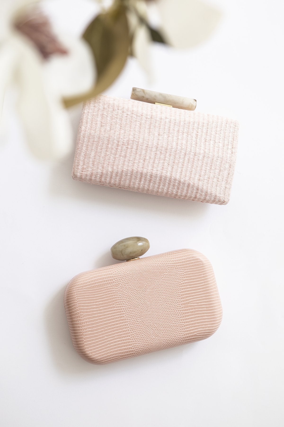 Clutch Hueso Rafia Rosa Rectangular · Pretty in Pink · - Bruna