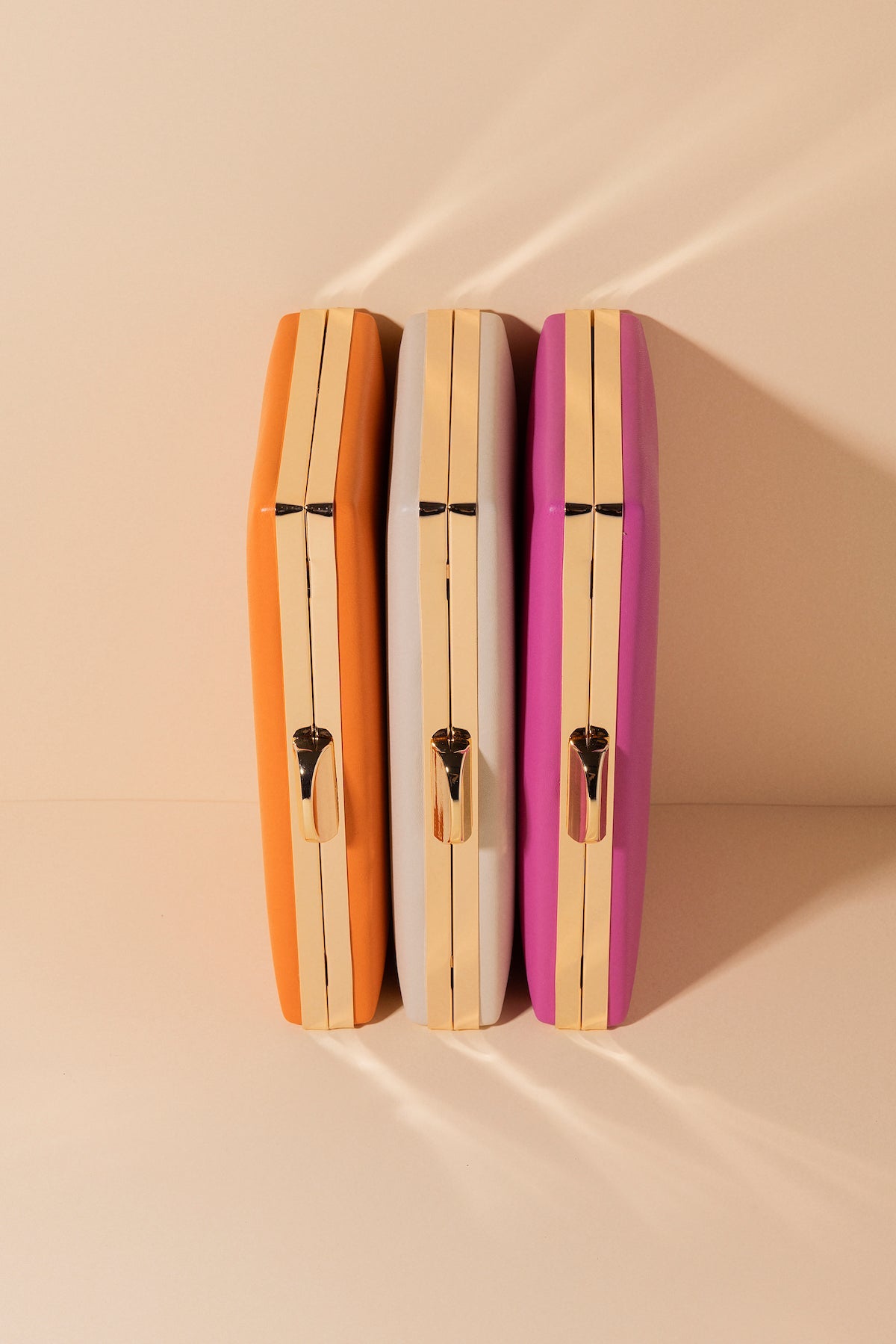 Clutch Iris Fucsia · Hamptons · - Bruna