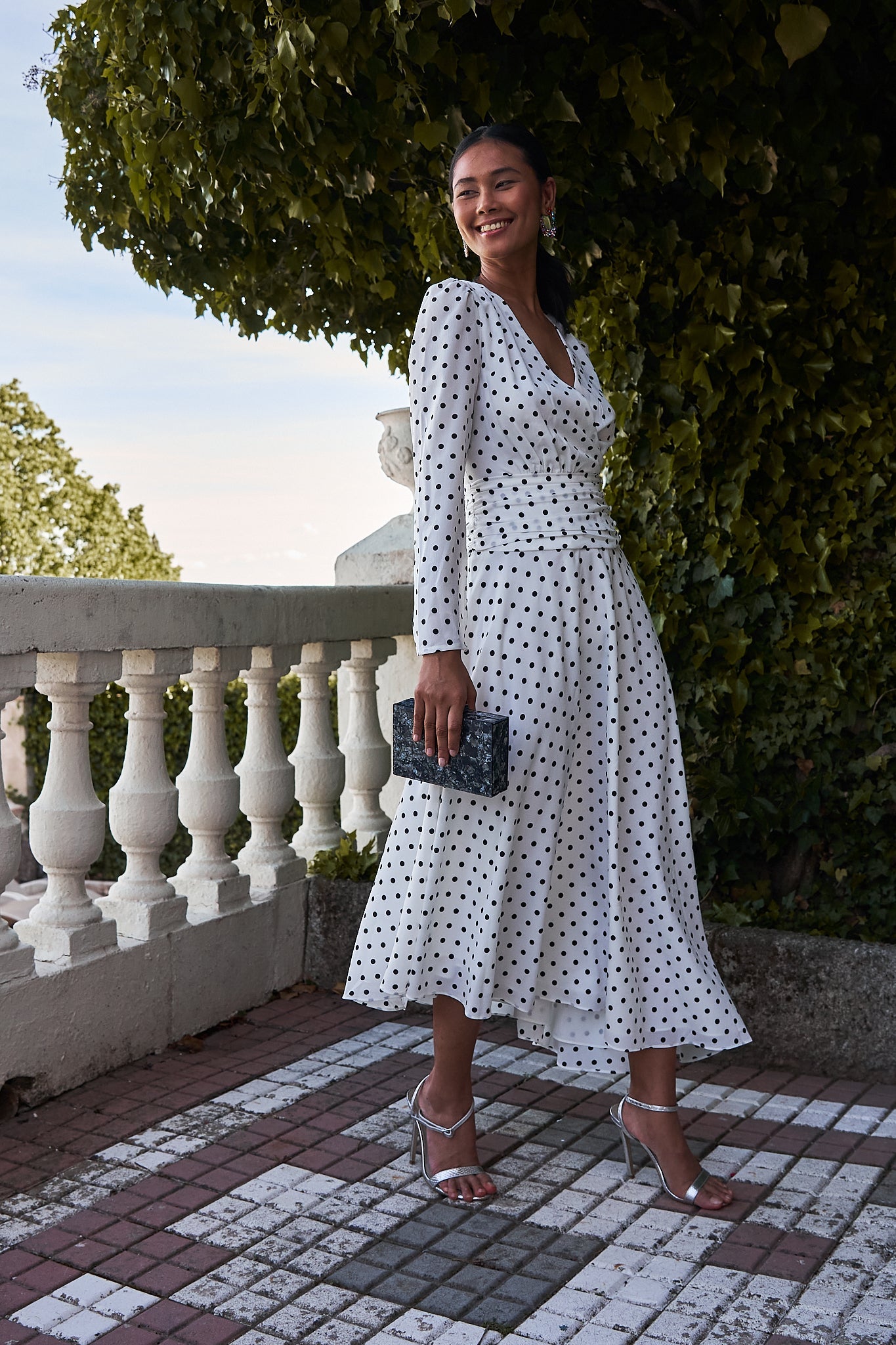 Clutch Lucila Gris · Le Jardin · - Bruna