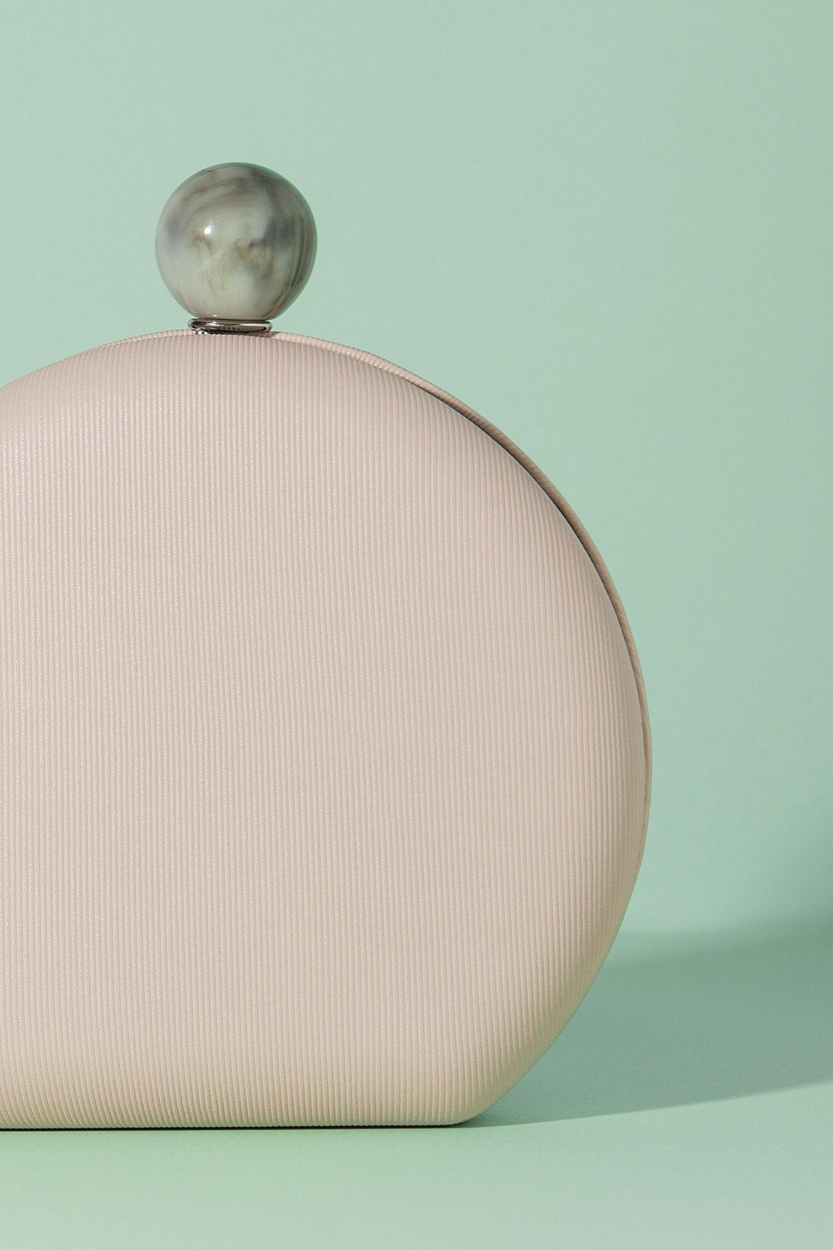 Clutch PillBox Hueso Rosa Claro · Pretty in Pink · - Bruna