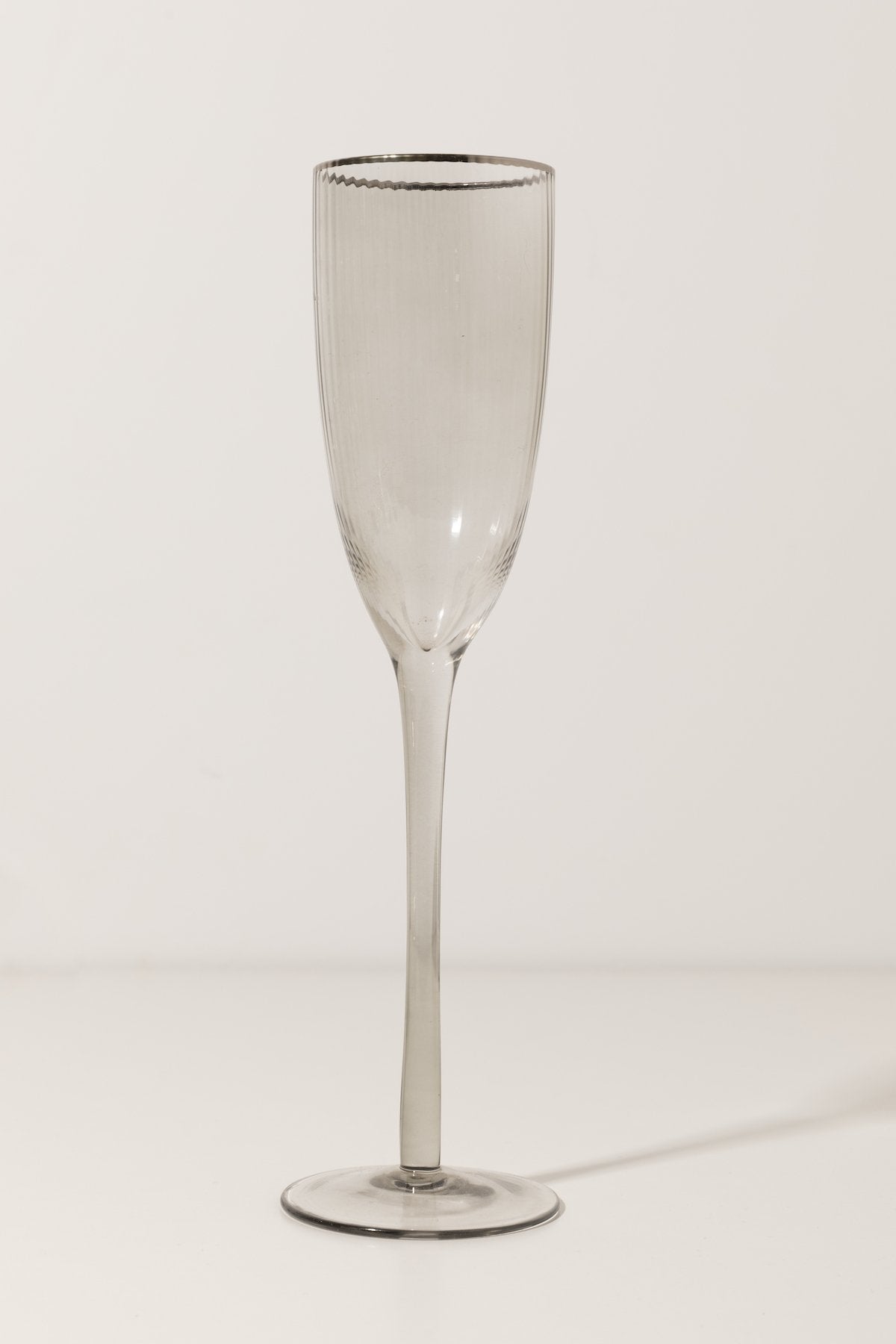 Copa de Champagne Gris Plomo con filo plata · Deco · - Bruna