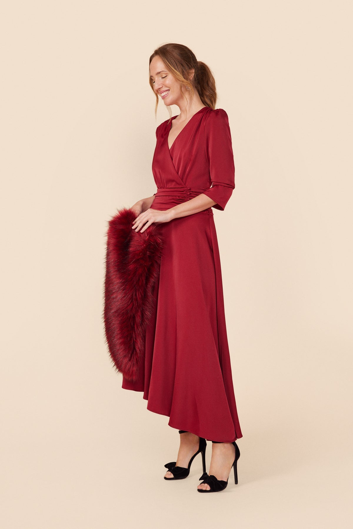 Estola Leah Cereza · Alegoria · - Bruna