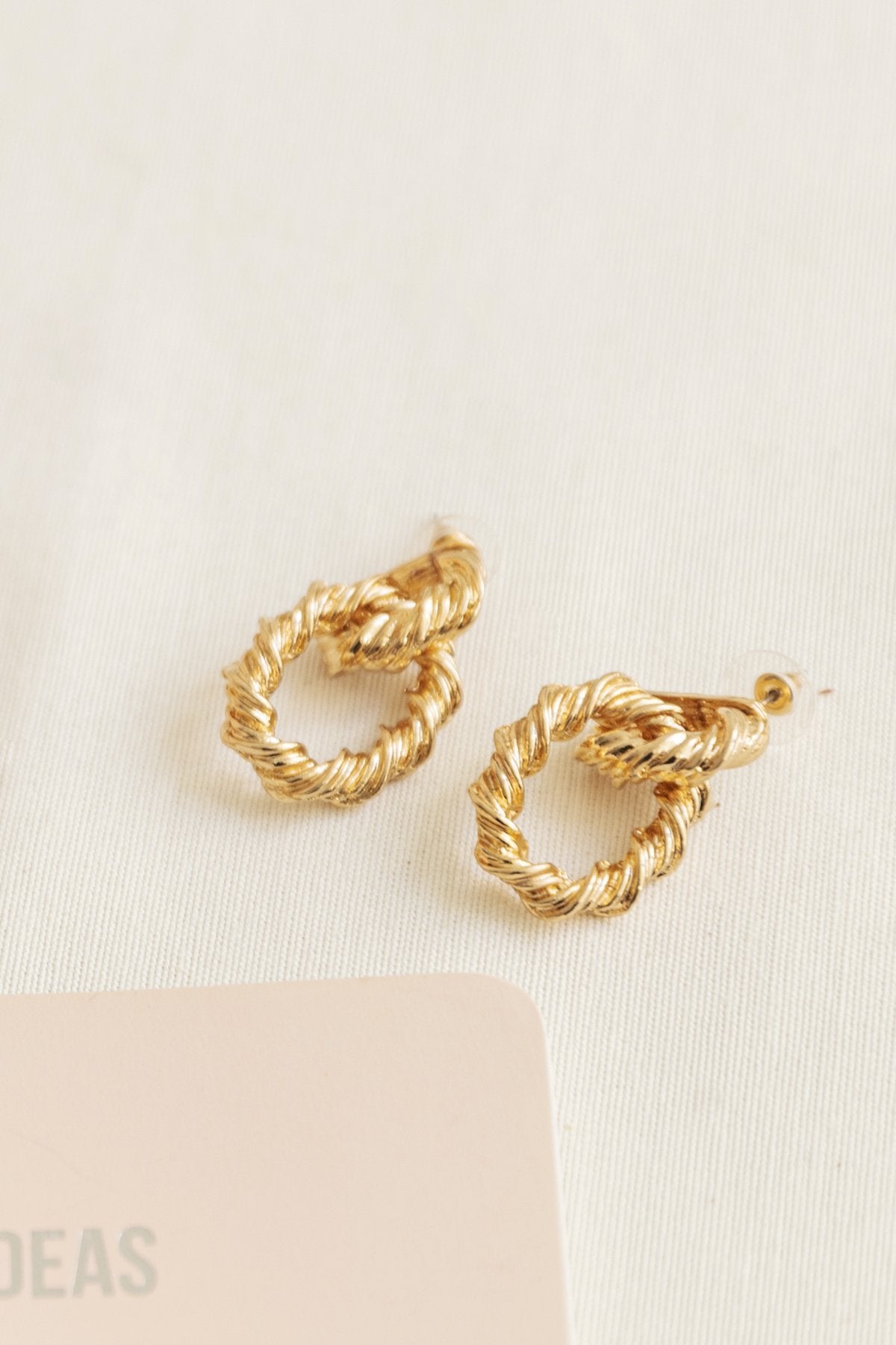 Pendientes Swirl Dorado · Rivera · - Bruna