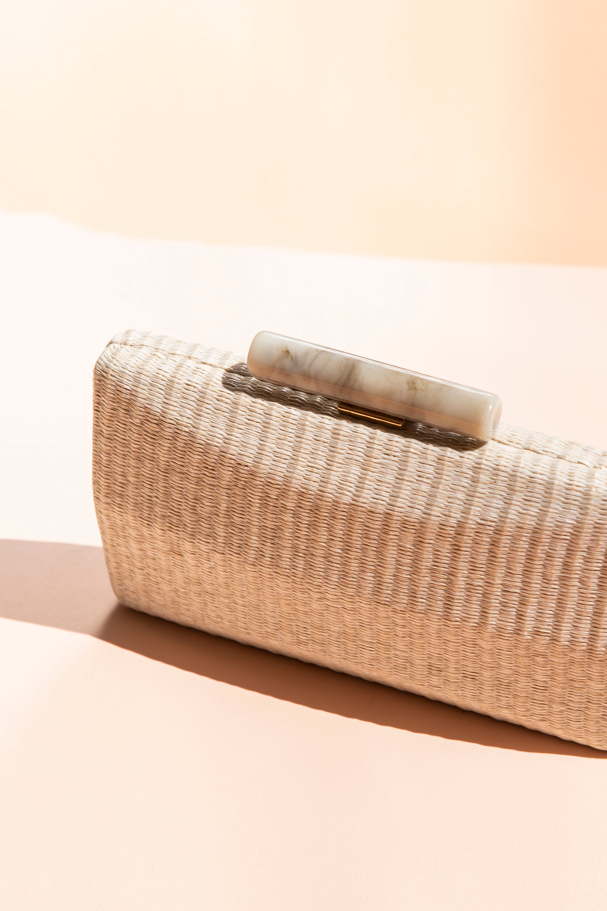 Clutch Hueso Rafia Natural Rectangular Spring20 - brunacoleccion bruna invitadaperfecta invitadaboda invitadabruna boda guest wedding 