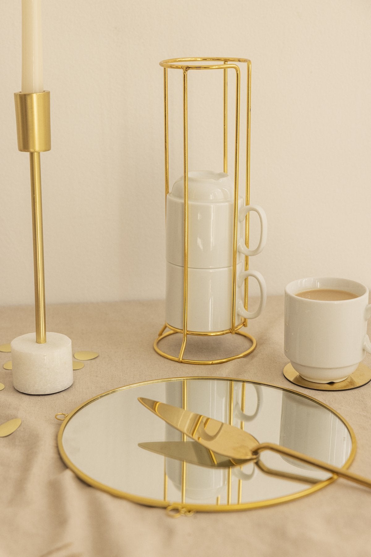 Set de 4 tazas de café con soporte dorado · Deco · - Bruna