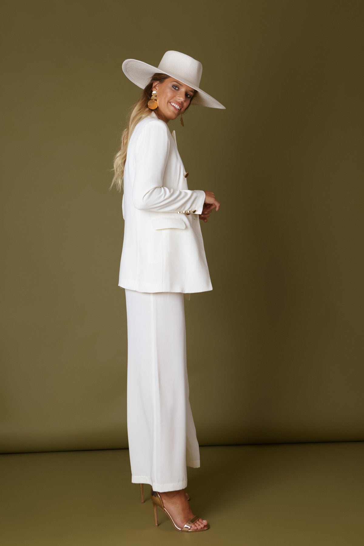 Traje Chaqueta Bibi + Pantalon Libi Crema · Iconics · - Bruna