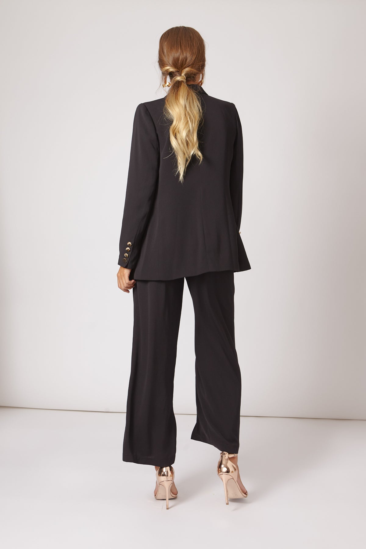 Traje Chaqueta Bibi + Pantalon Libi Negro · Iconics · - Bruna
